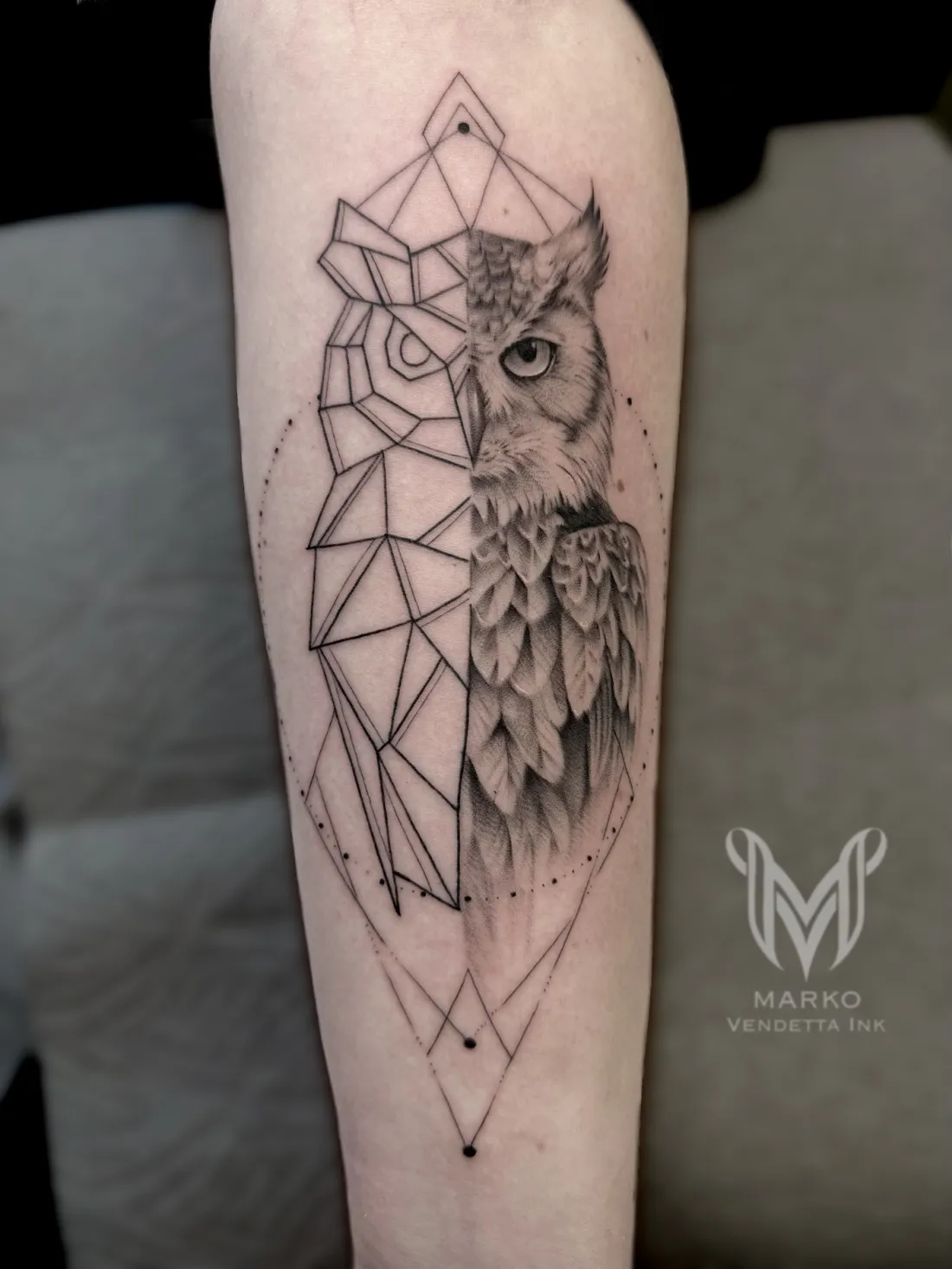 Eule halb geometrisch halb realistisch — Mandala / Geometrie Tattoo von Marko